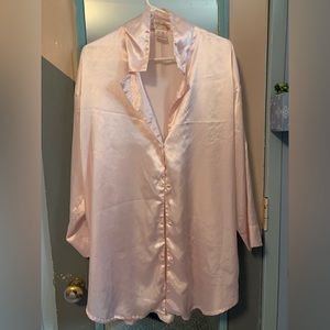 Vintage pale pink polyester sleep shirt! M